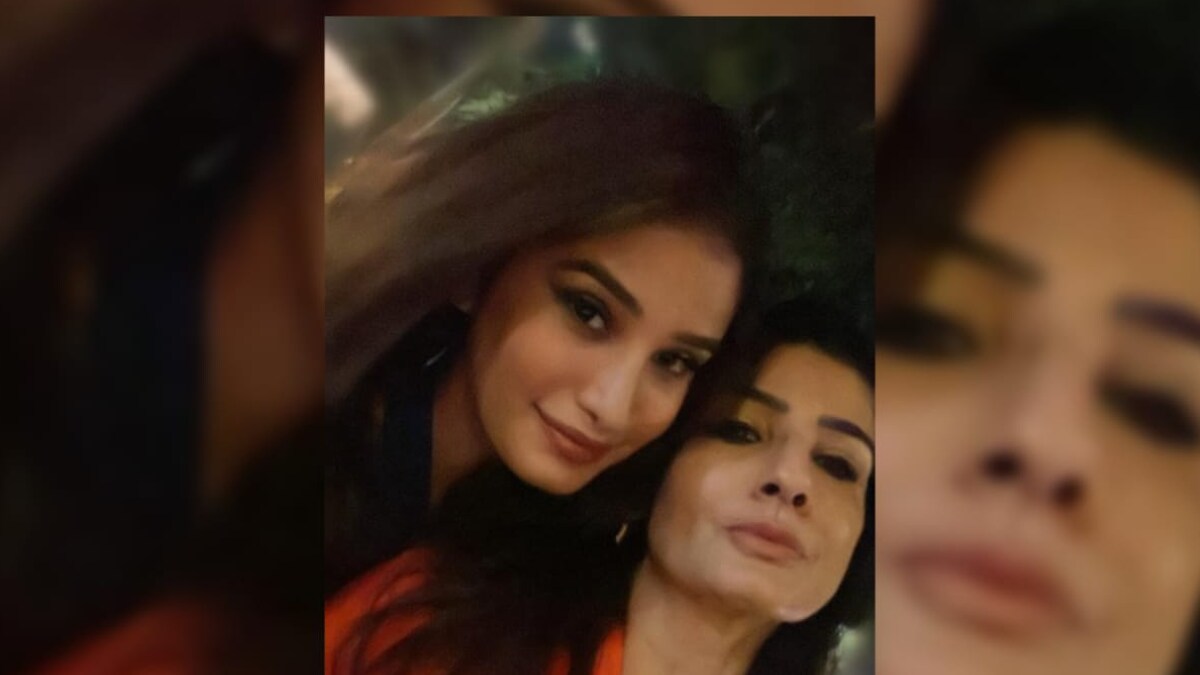 To ‘Role Model’ Raveena Tandon, An Adorable Birthday Wish From Daughter Rasha