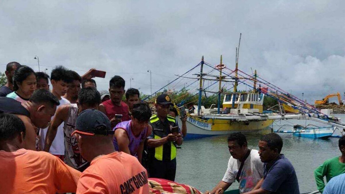35 TN Fishermen Arrested in British Overseas Territorial Waters Handed Over to Indian Coast Guard – News18