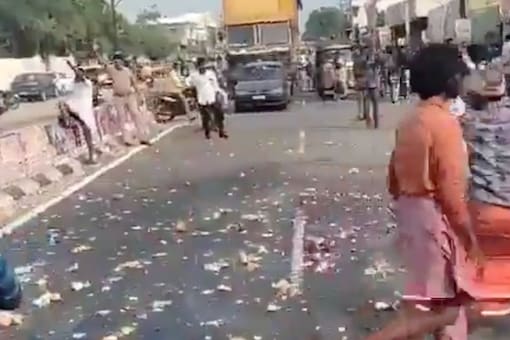 Thalapathy Vijay’s Fans Break Coconuts on Road Ahead of Leo’s Release, Traffic Comes to Halt. (Image: Reddit/@u/Only_Philosopher_967)