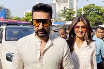 Shilpa Shetty On The Way In Car Xxx Video - Raj Kundra and Shilpa Shetty Hold Hands, Visit Siddhivinayak Days After  Their Divorce Rumours - News18