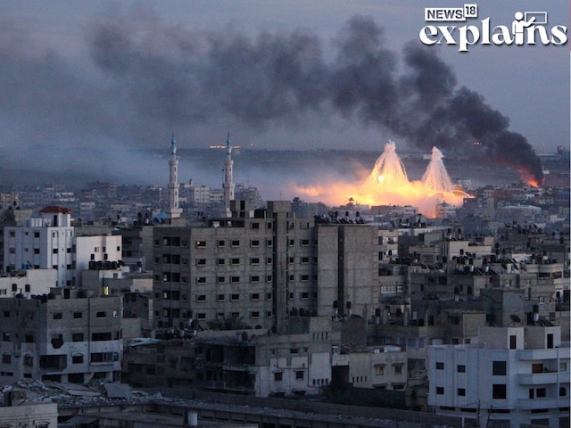 White phosphorus bombs exploding over Gaza city during Israel's three week offensive in Gaza January 8, 2009. (Reuters)