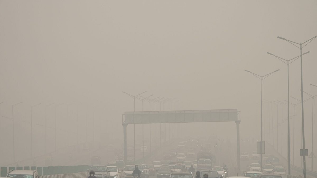 Delhi Air Pollution LIVE: AQI Again Over 900-Mark in City; Experts Call It ‘Massive Health Emergency’