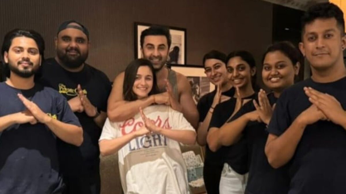 Alia Bhatt Gets a Hug From Ranbir Kapoor In Unseen Photo From Raha's 1st Birthday Bash - Vimarsana News
