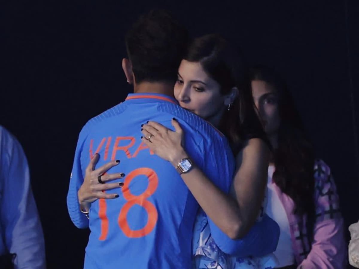 Kohli Xxx Video - Anushka Sharma Hugs Heartbroken Virat Kohli After India Loses ICC World Cup  2023 Final; See Viral Pic - News18