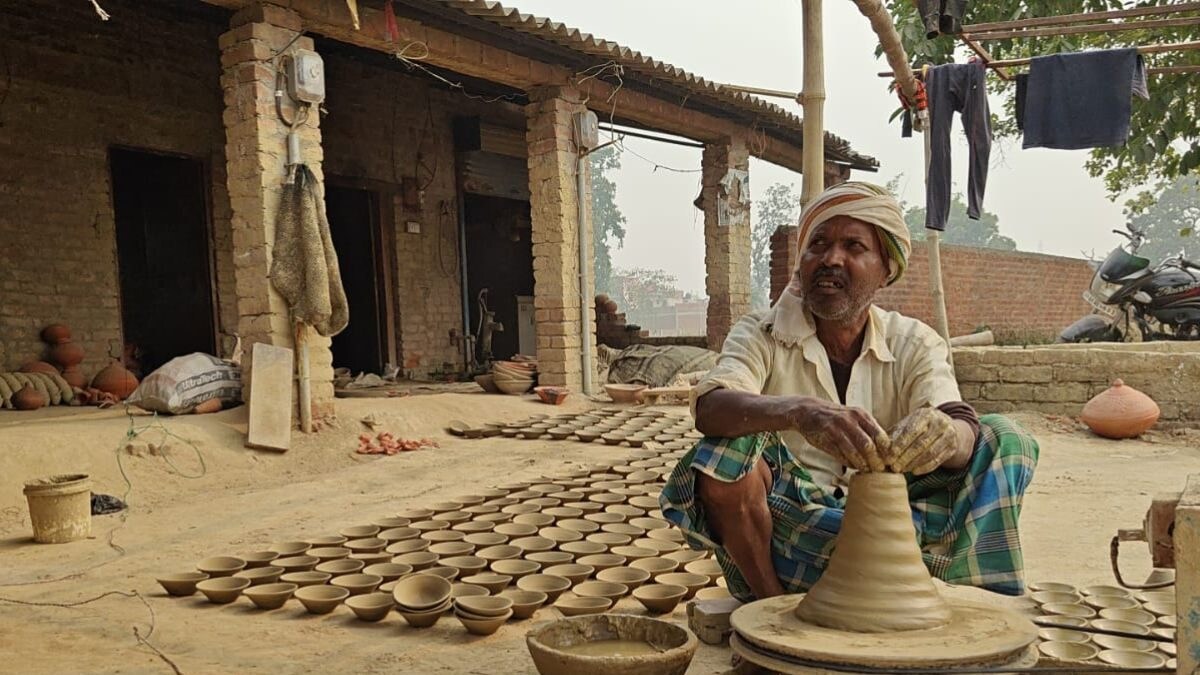 Early Diwali for Ayodhya Potters as UP Govt Places Bulk Order for 10 Lakh Diyas to Light Up ‘Deepotsav’ – News18 Early Diwali for Ayodhya Potters as UP Govt Places Bulk Order for 10 Lakh Diyas to Light Up ‘Deepotsav’ – News18