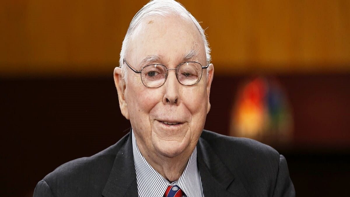 Charlie Munger, Warren Buffet's Sidekick at Berkshire Hathaway, Dies at ...
