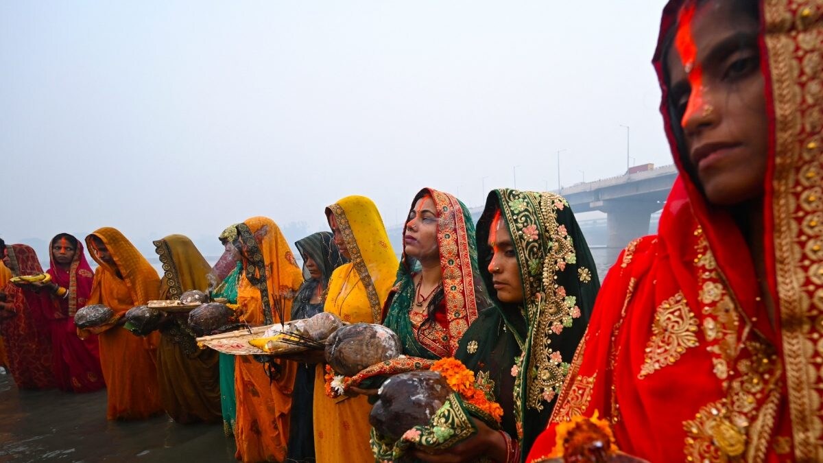 B-town Link, Ghat Scenes, Traffic & Booze Curbs: Splashes of Unity as 'Chhath' Zest Paints India - Vimarsana News