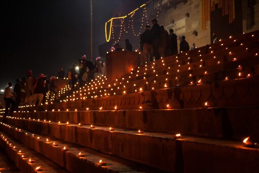 Dev Diwali commemorates Lord Shiva’s triumph over the demon Tripurasur. (Image: Shutterstock)