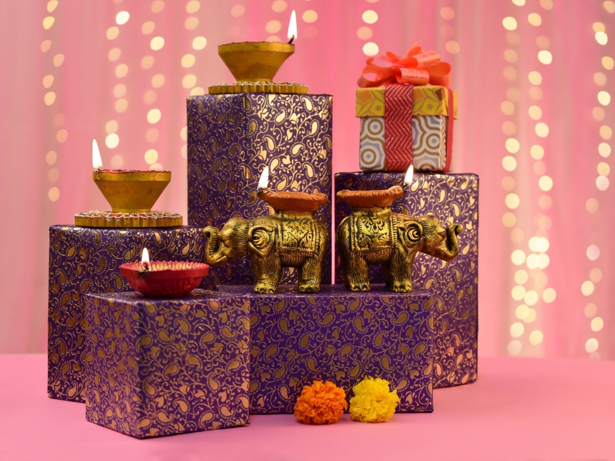 The Best Diwali Gifts Contain Almonds Coated With Chocolates, Dairy Milk,  Crispello And More at Rs 3200/piece | Gift Hamper in Kochi | ID: 27129876612