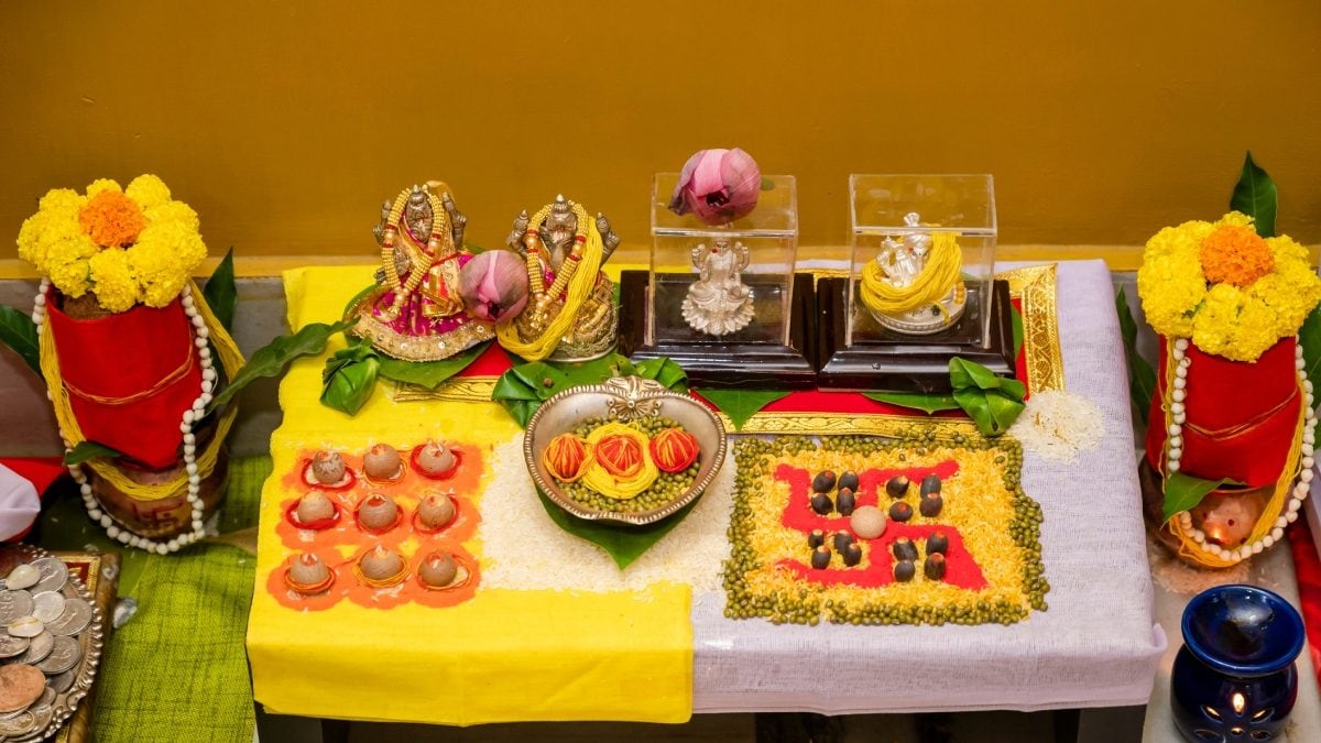 Diwali 2023: How to Perform Lakshmi Ganesh Puja at Home | Lifestyle News -  News18