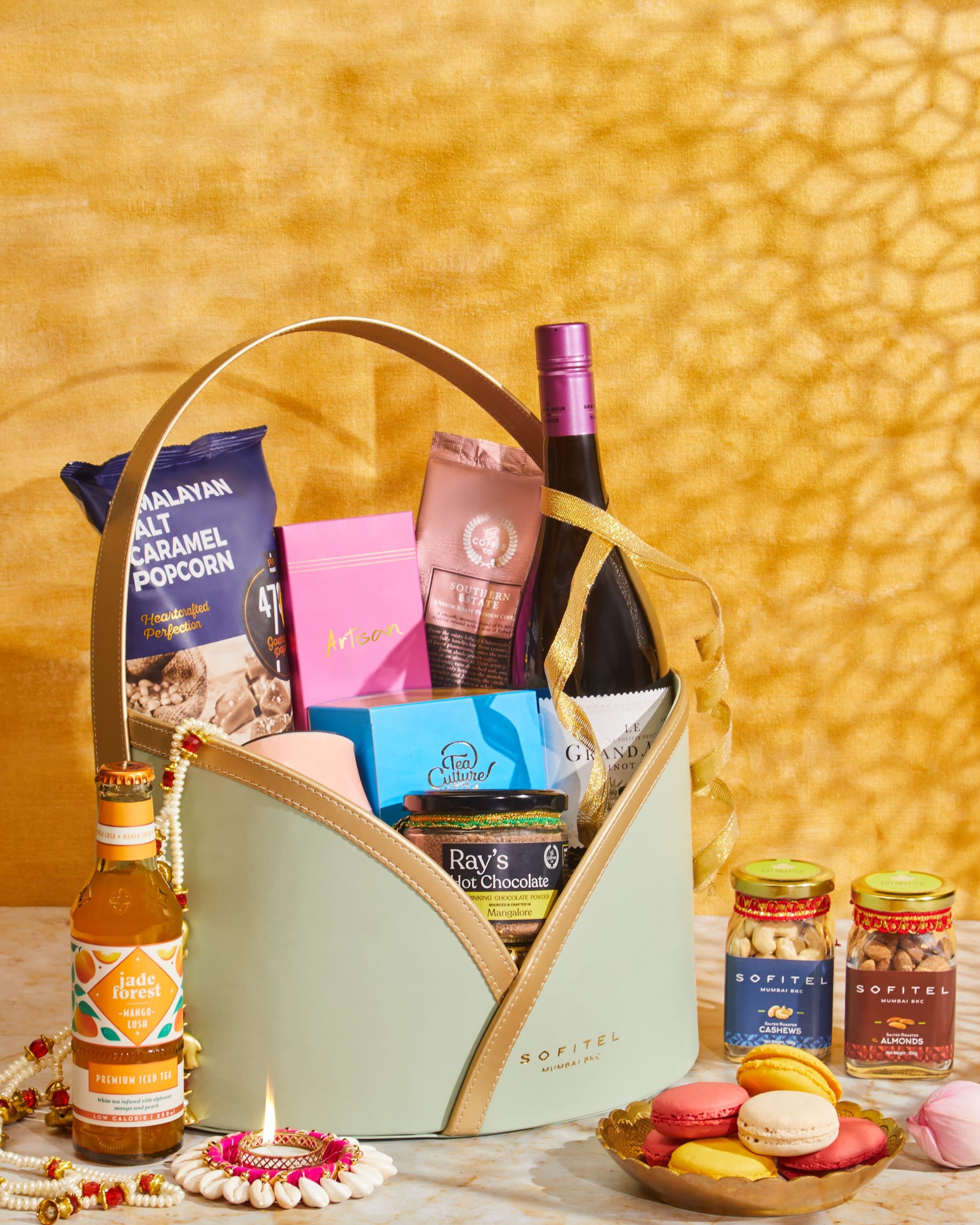 Diwali Gifts hamper: This Diwali, impress your boss with stylish