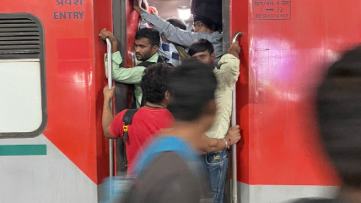 'I Want Total Refund...': Passenger With Reservation Misses Train Due to Festive Rush in Gujarat - Vimarsana News