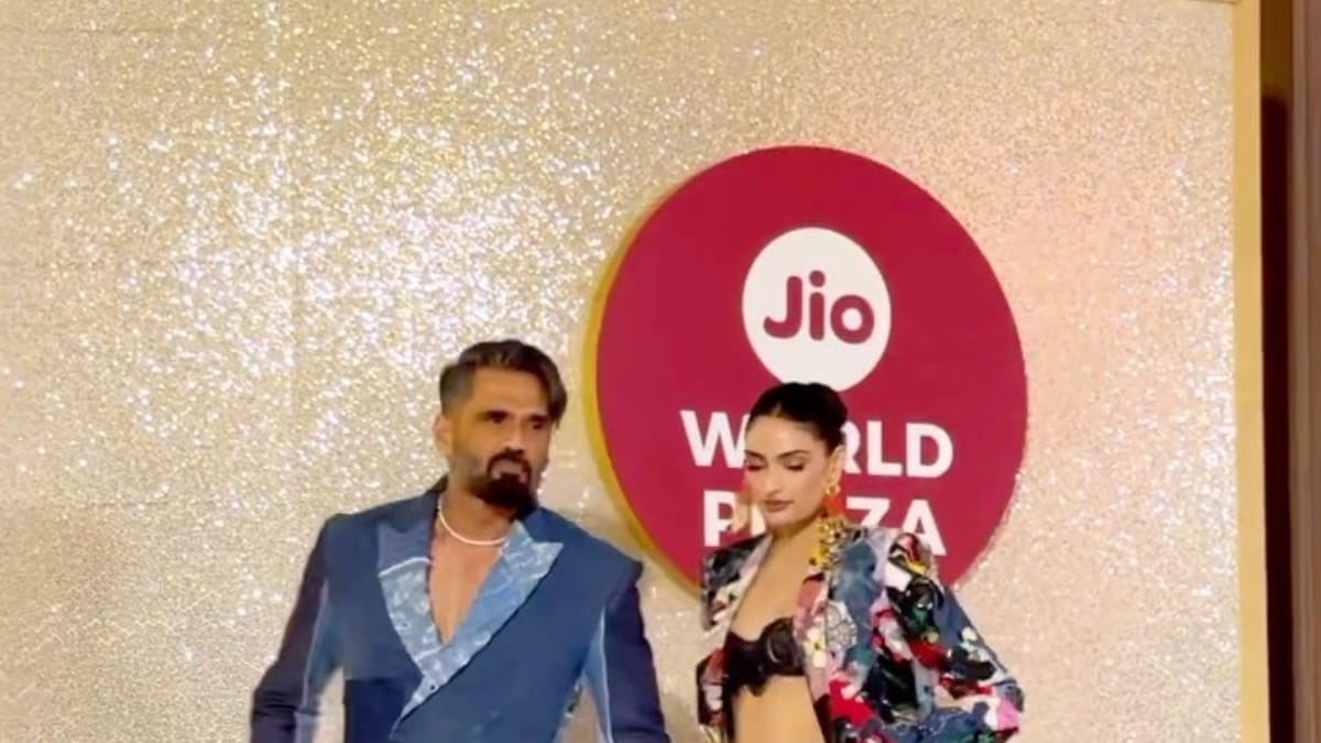 Suniel Shetty And Athiya Set Father-Daughter Goals On Red Carpet - Vimarsana News