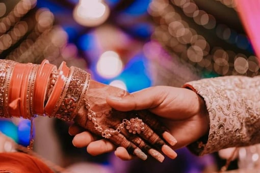 For brides and grooms who plan to self-fund their weddings, 41.2% plan to use savings, 26.1% consider personal loans, and the remaining 27.7% are undecided. (Representative image)