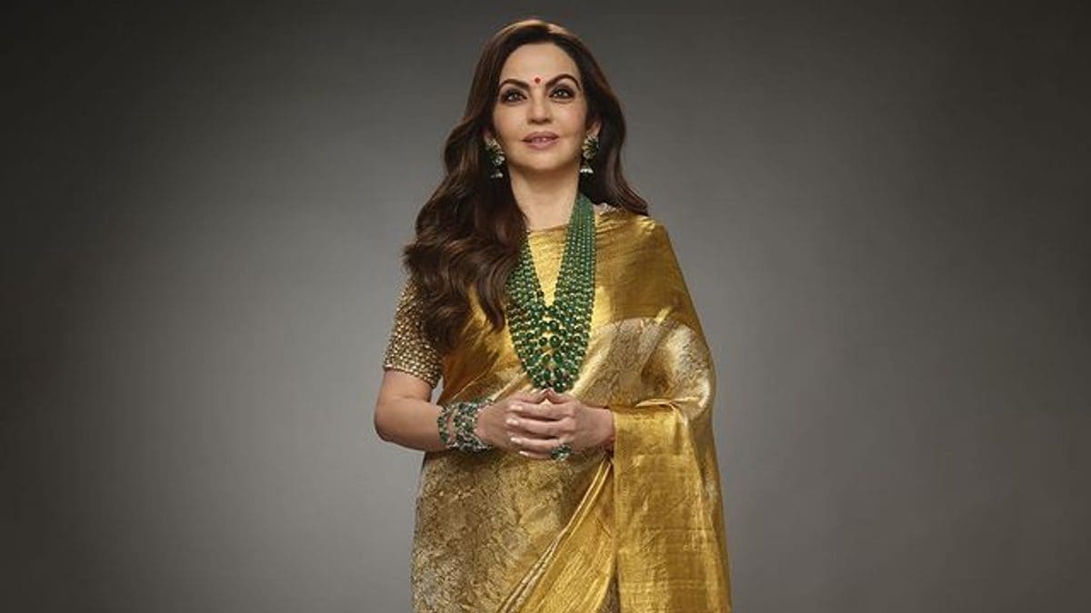 Nita Ambani Is Elegance Personified in a Stunning Kanjivaram Saree for the Opening of Jio World Plaza Nita Ambani Is Elegance Personified in a Stunning Kanjivaram Saree for the Opening of Jio World Plaza