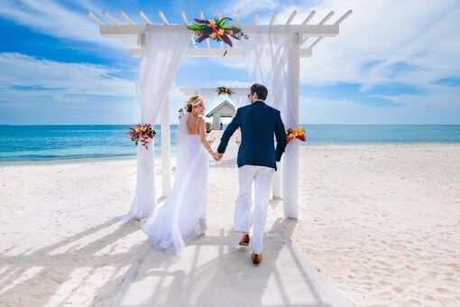 A beach wedding is one of the most charming and alluring locations for vow renewal and love celebrations. (Image: Instagram)