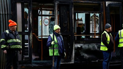 Irish Riots's Irish Cops Prevent Riots in Dublin as Far-Right Protesters Congregate ...