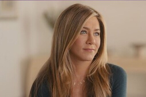 Jennifer Aniston ‘Struggling’ After Matthew Perry’s Death, ‘Kept to