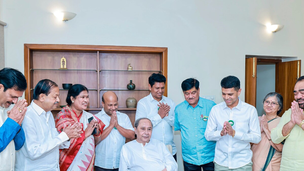 Pandian After Patnaik? With Former IAS Officer's Induction, BJD Gears Up for 'Naveen' Leadership - Vimarsana News