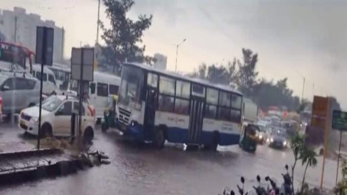 Bengaluru Roads Waterlogged After Contemporary Rain, Police Points Advisory As Commuters Face Site visitors Snarls – News18