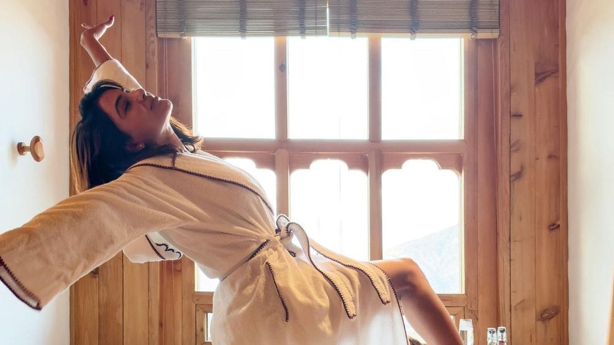 Samantha Ruth Prabhu Poses In a Bathrobe In Latest Photo, Fans Call Her ‘Looking Like a Wow’ – News18