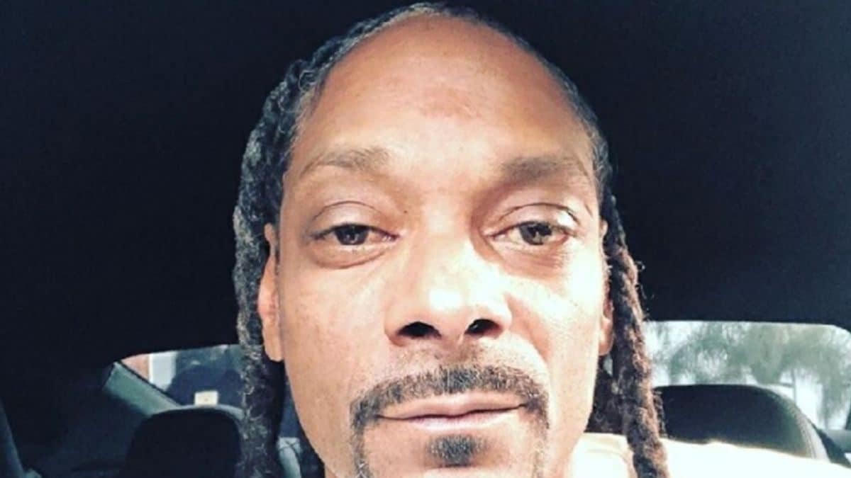 Snoop Dogg Announces He is 'Giving Up Smoke' in Cryptic Social Media ...