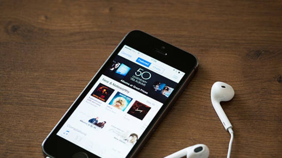 'People Complain About Battery': iPhone User's 'Adult' Problem With 'Now Playing' Widget is Funny - Vimarsana News
