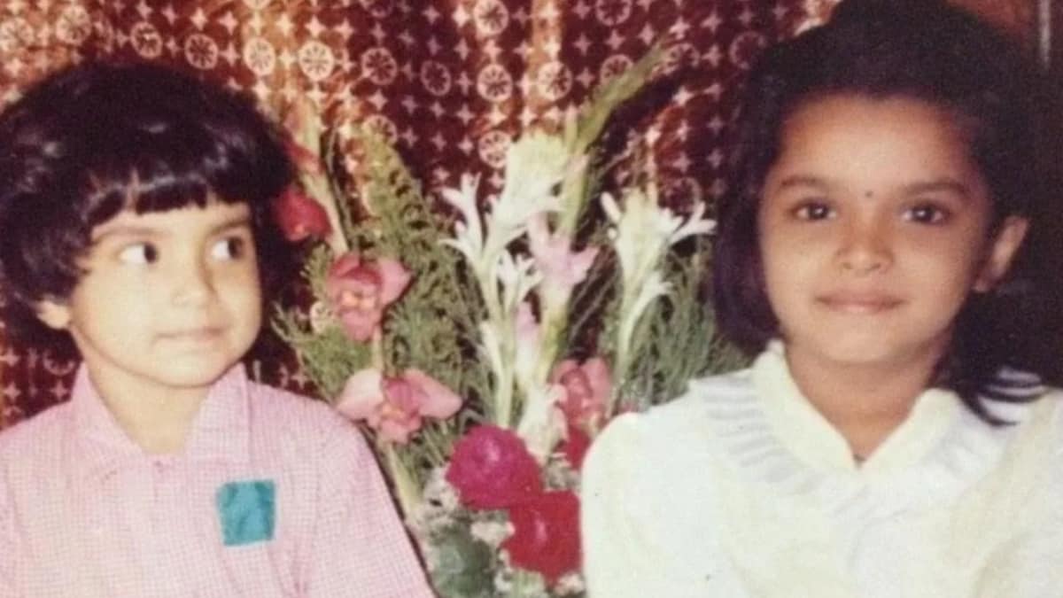 Marathi Actress Khushboo Tawde Celebrates Children’s Day by Sharing Childhood Photo with Sister Titeeksha Marathi Actress Khushboo Tawde Celebrates Children’s Day by Sharing Childhood Photo with Sister Titeeksha