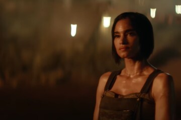 Zack Snyder's 'Rebel Moon - Part One: A Child of Fire' Trailer Debuts,  Sofia Boutella & Charlie Hunnam Head to War - Watch Now!: Photo 4985349