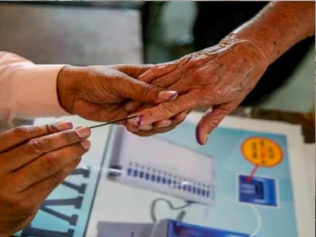 The second phase of the voting is set to witness polls in 89 constituencies in 13 states and UTs.
(Representational Image/X)