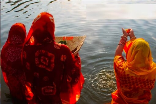 This year, the Chhath Puja festival will begin on November 17 (Friday) and continue till November 20.

