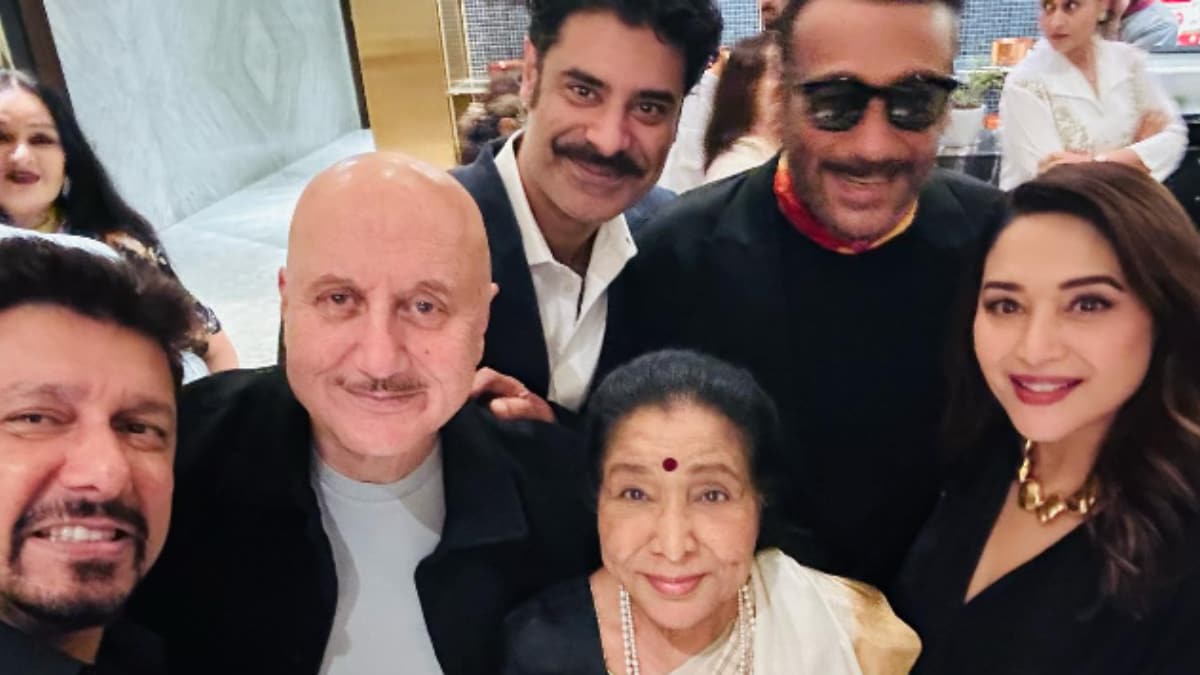 Anupam Kher's Moment With Asha Bhosle, Madhuri Dixit, Jackie Shroff 'Will Never Fade'