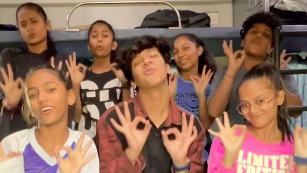 Dancers Add Super Cool Twist To 'Just Looking Like A Wow' Trend - Vimarsana News