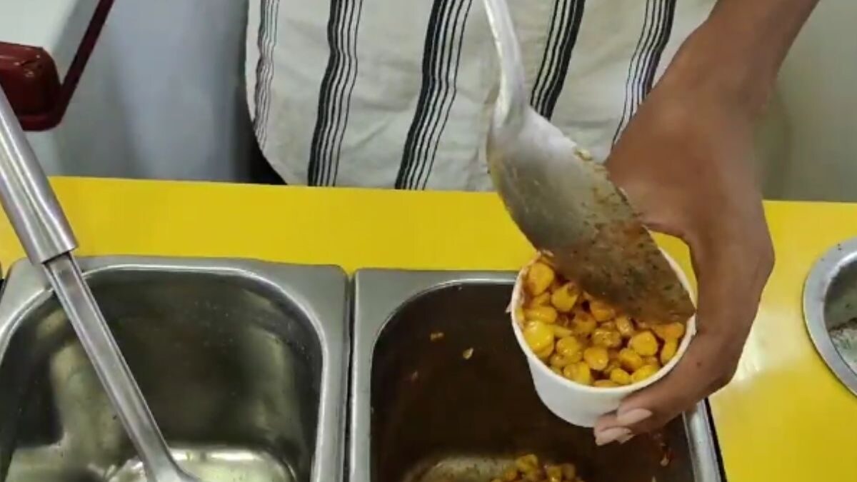 In Jamshedpur, This Sweet Corn Shop Is Gaining Popularity For Its