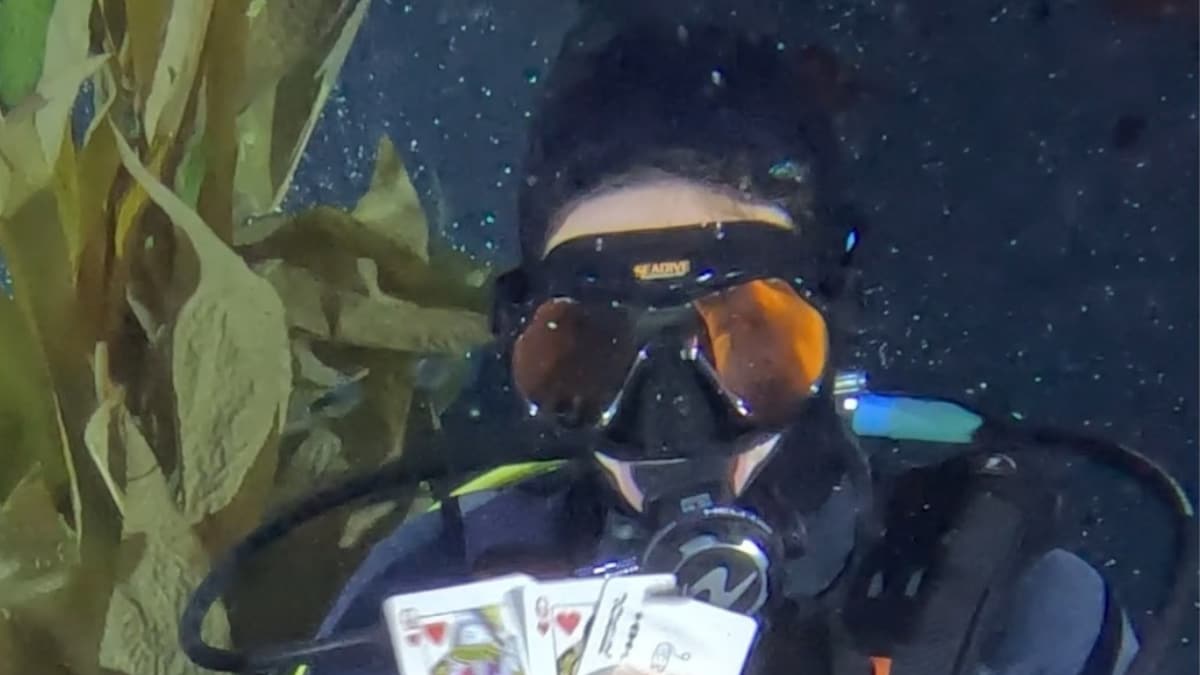 13-Year-Old Scuba Diver Sets New Record, Performs 38 Magic Tricks Underwater