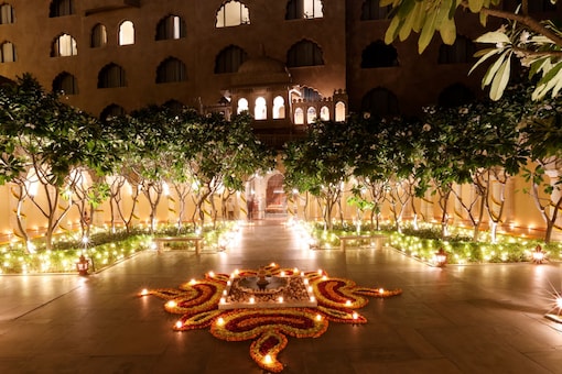 These carefully curated destinations provide a unique blend of relaxation, cultural experiences, and festive fervor (in Frame: Fairmont, Jaipur)