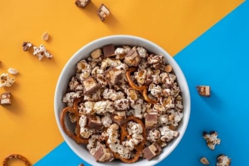 Here are  perfect recipes infused with a delightful touch of chocolatey twist, bound to put smiles on your guests’ faces (In Frame: SNICKERS Sweet and Salty Popcorn) 