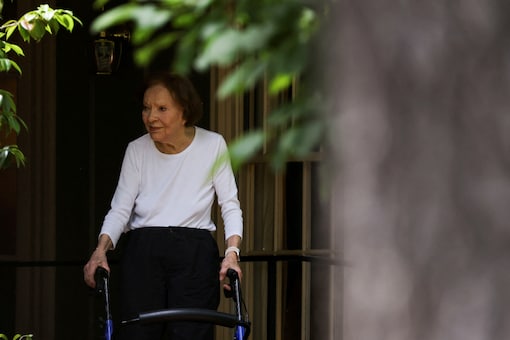 Former first lady Rosalynn Carter seen outside her home after U.S. President Joe Biden and first lady Jill Biden met with former President Jimmy Carter and Mrs. Carter in Plains, Georgia, US, April 29, 2021. (Reuters File Photo)