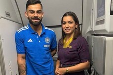 Virat Kohli, Rohit Sharma and Others Click Photos With Vistara Cabin Crew