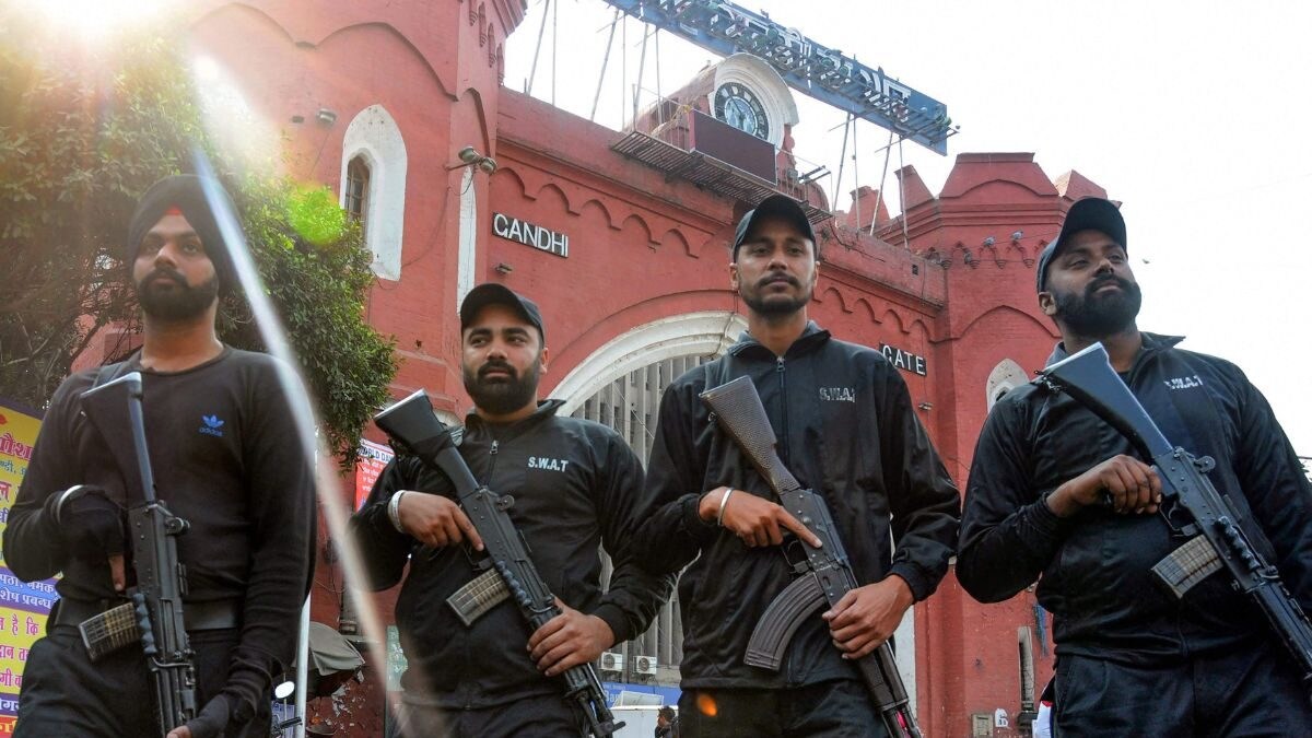 Punjab Police Busts Cross-border Drugs-smuggling Racket; 2 Held, 6 kgs ...