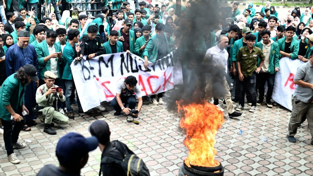 Rising Rohingya Refugees in Indonesia’s Aceh Province Anger Students ...