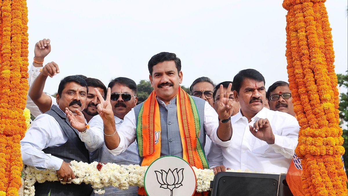 BJP MLAs Attend Congress Dinner, Sparking Speculation Of Party Shift 88 BJP Takes Serious Note of 3 Legislators Attending Cong Dinner, to Seek Explanation -
