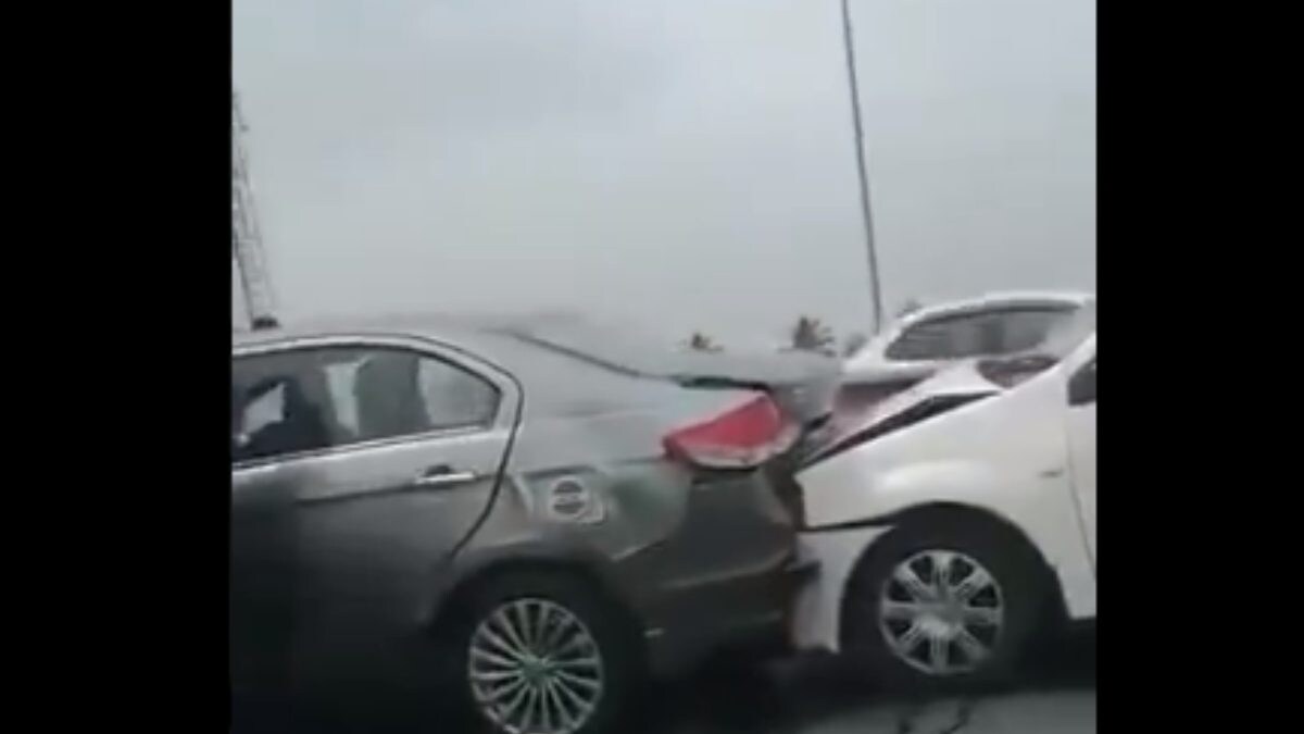 Bengaluru Road Accident: Multiple Cars Pile-up in Serial Collision On Airport Road | WATCH - Vimarsana News