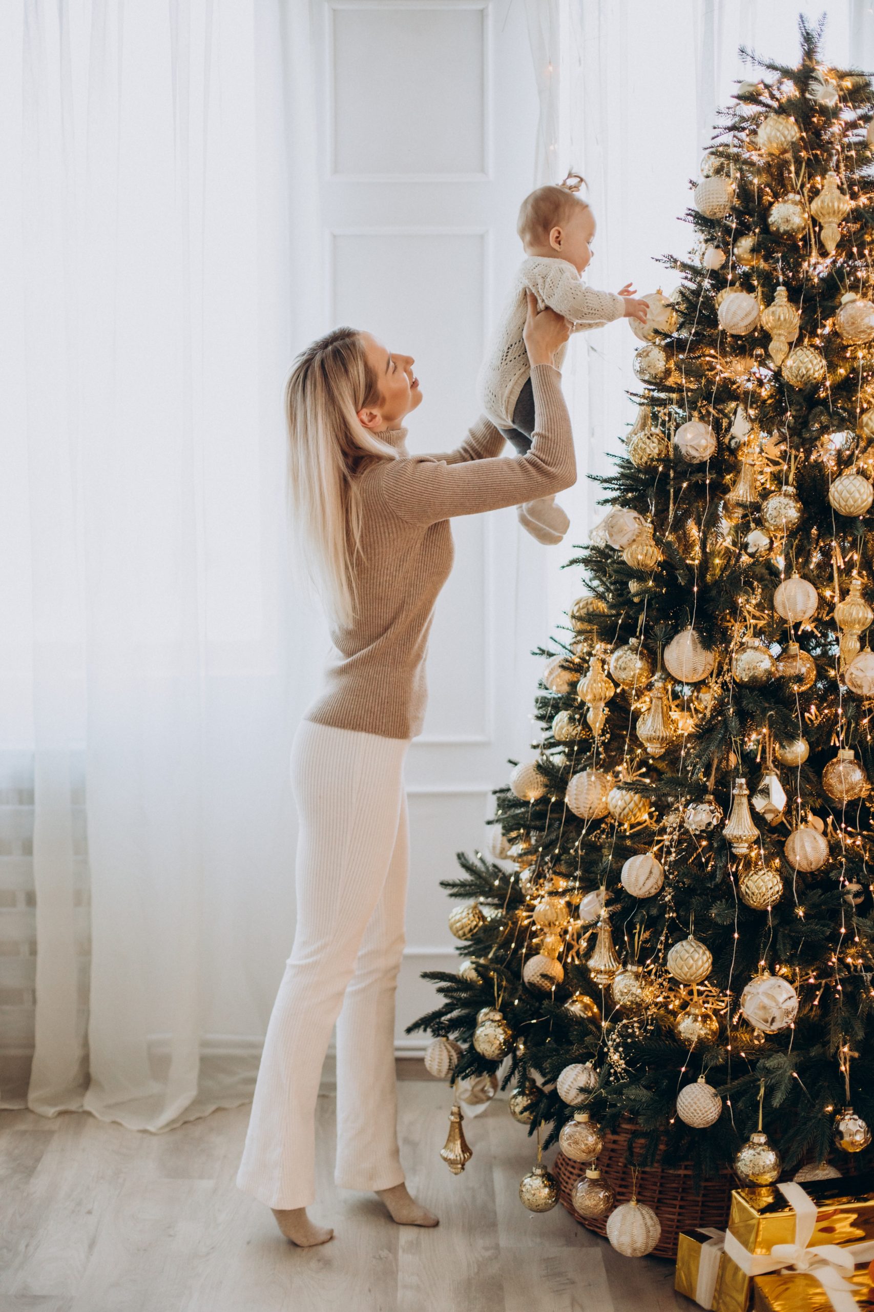 Christmas 2023 Tips and Tricks to Decorate Your Xmas Tree This Holiday