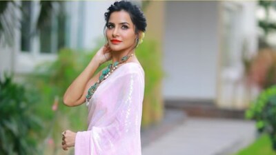 Ashu Reddy Showcases Sultry Glam In Monochrome Mustard Beachwear ...