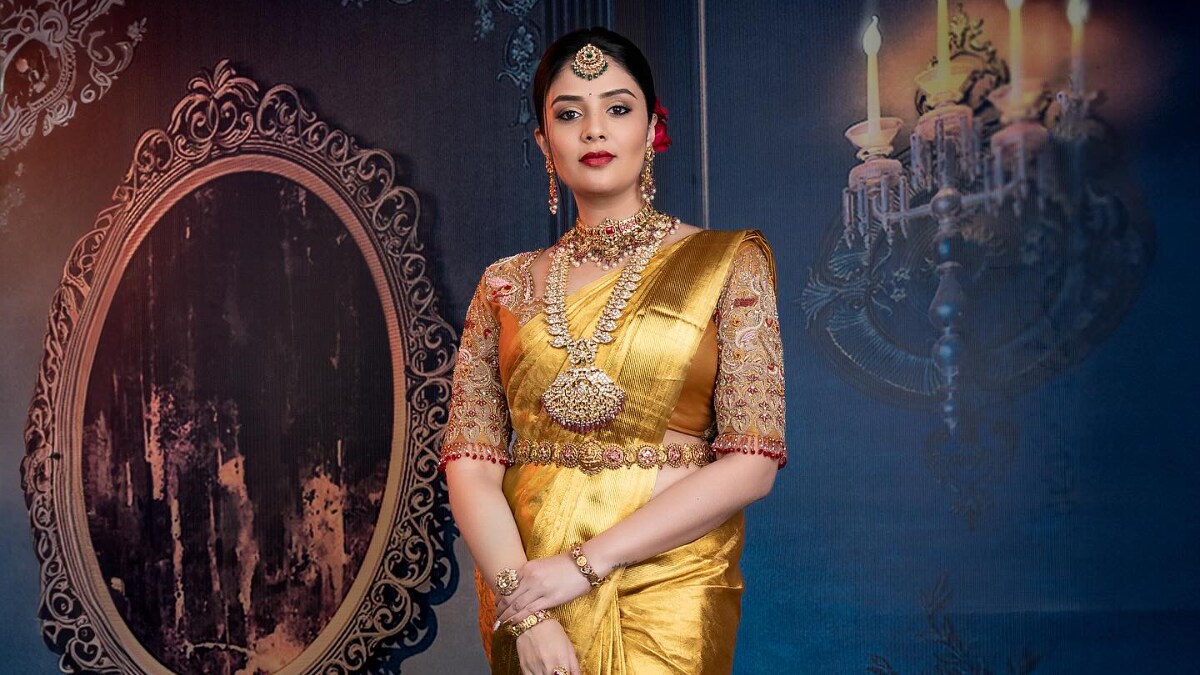 Telugu Actress Sreemukhi Looks Heavenly In Her Kanjeevaram Saree Bridal Photoshoot - Vimarsana News