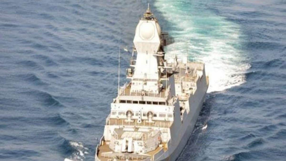 Indian Navy Deploys Warships Off Coast of Aden to Enhance Naval Security Against Houthi Militia