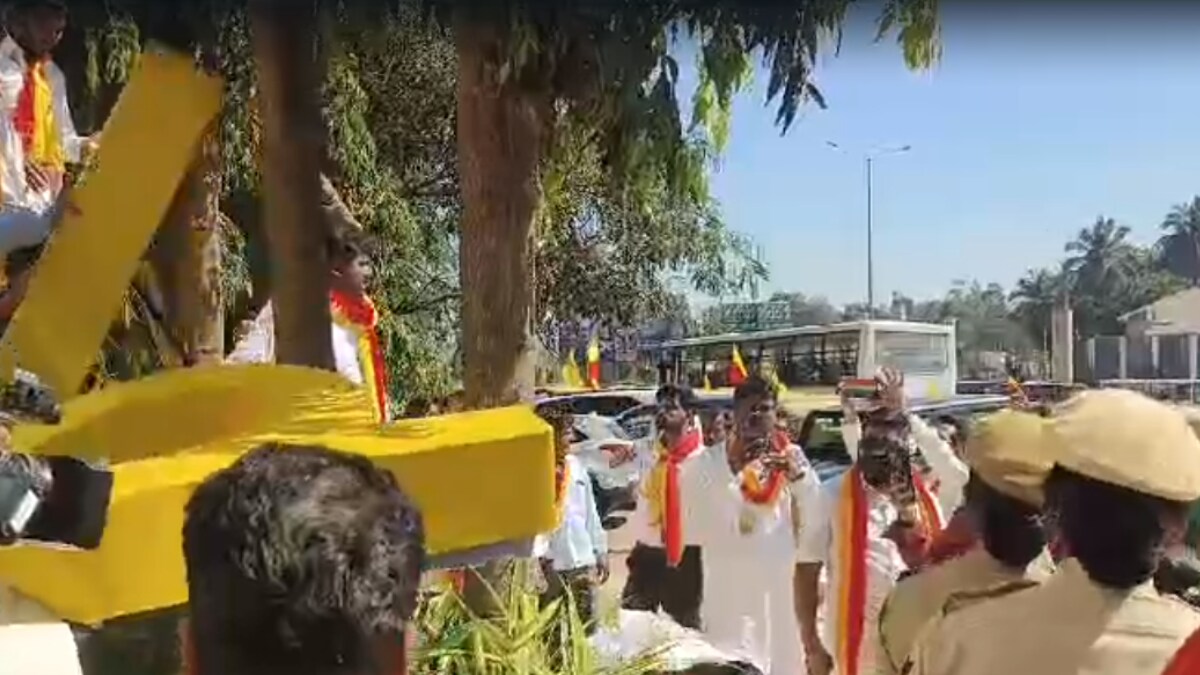 WATCH | Over 60% Kannada Rule, Mob Vandalises Hotel Name Board; Mega Rally Enters B'luru, Security Up