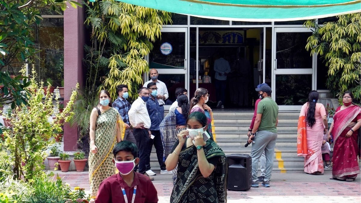 Karnataka: Dalit Students Allegedly Forced to Clean Septic Tank at School; Principal, Teachers Suspended - Vimarsana News