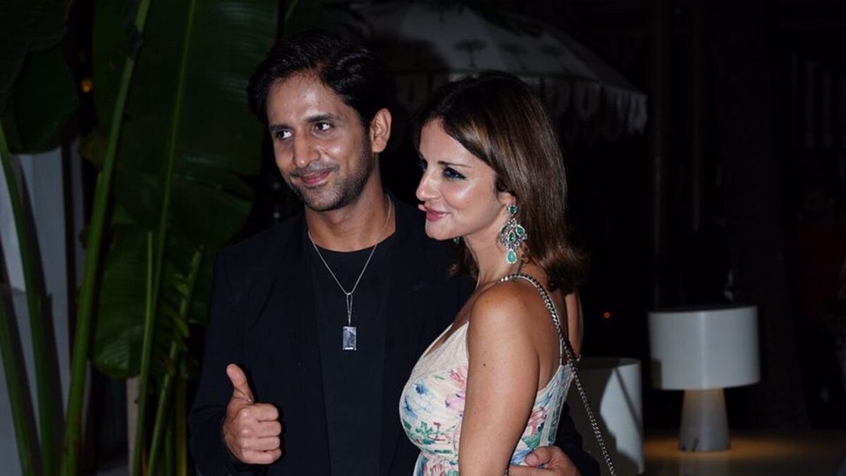 Sussanne Khan Arrives In Dubai With Her Habibi Arslan Goni For New Year Celebrations